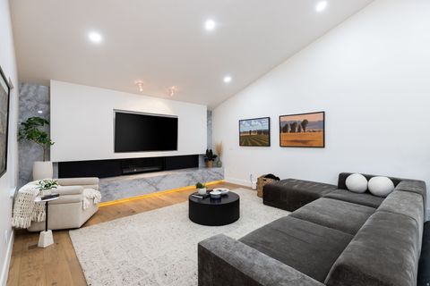 Tiny photo for 943 CREEKSIDE CT, Farmington, UT 84025 (MLS # 2136700)