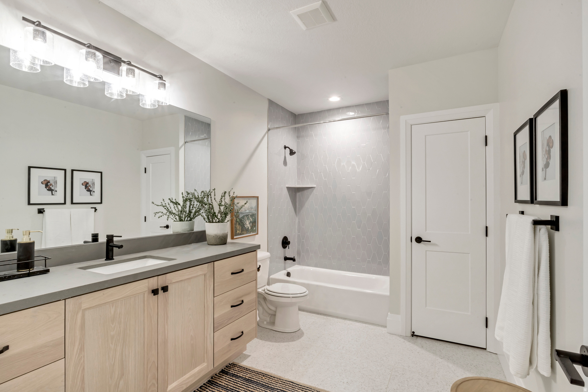 BEACON POINTE - Residential
