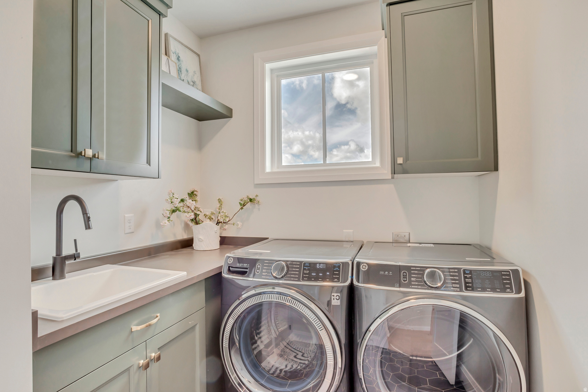 BEACON POINTE - Residential