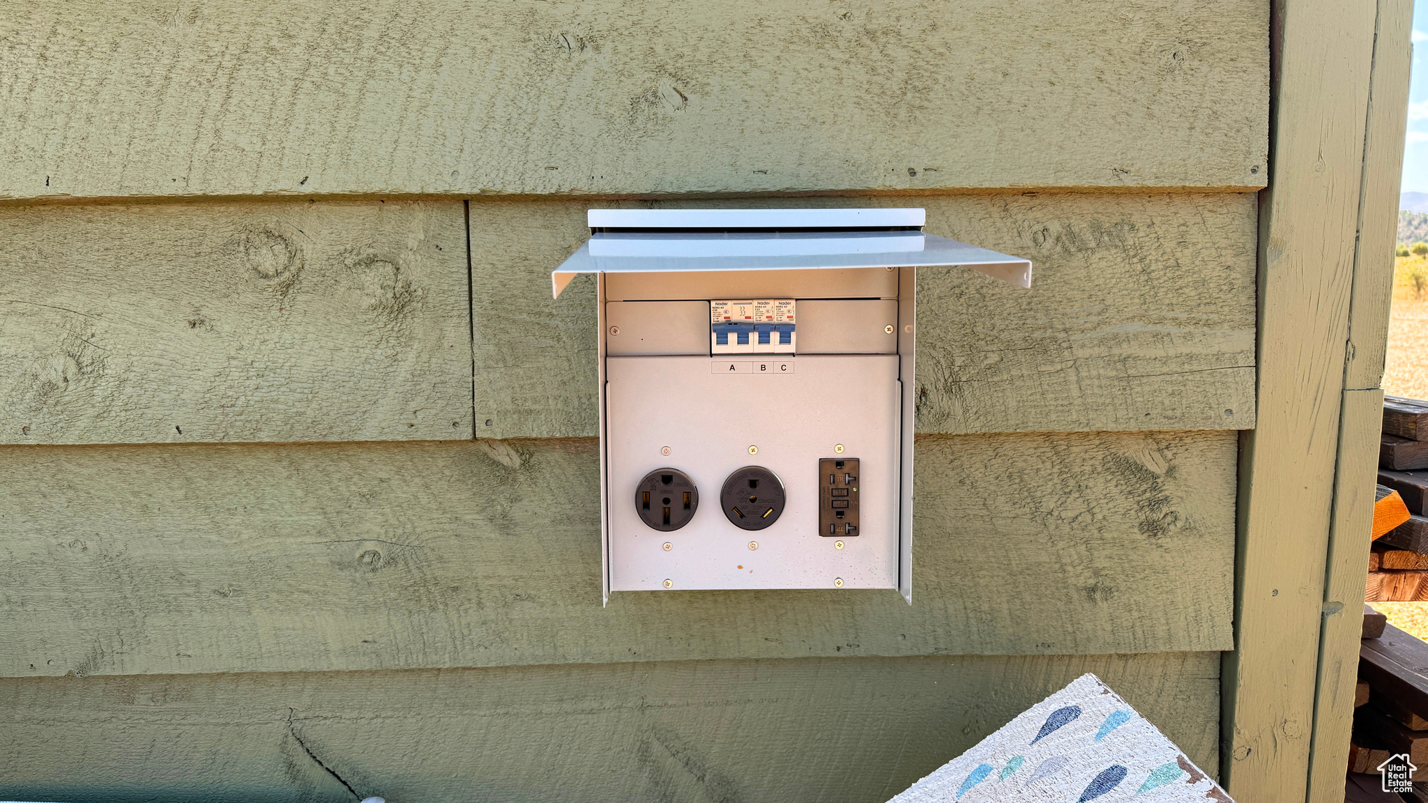 THUNDER RIDGE AIR - Land