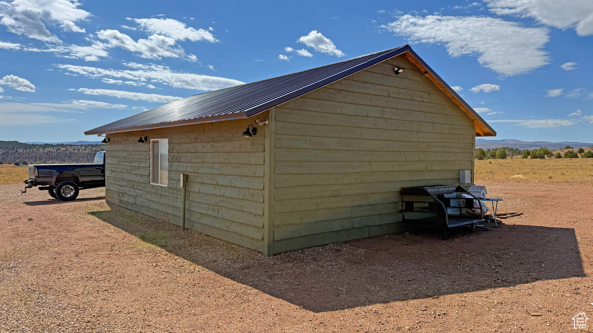 THUNDER RIDGE AIR - Land