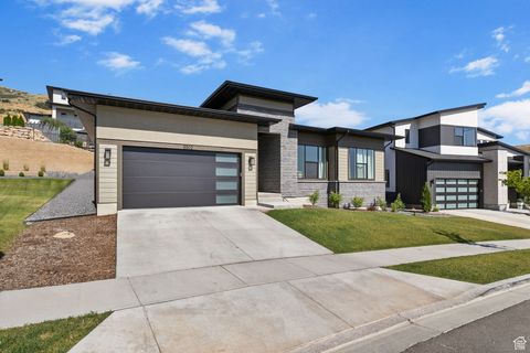 Tiny photo for 5502 N VALLEY VIEW RD W, Lehi, UT 84043 (MLS # 2099007)