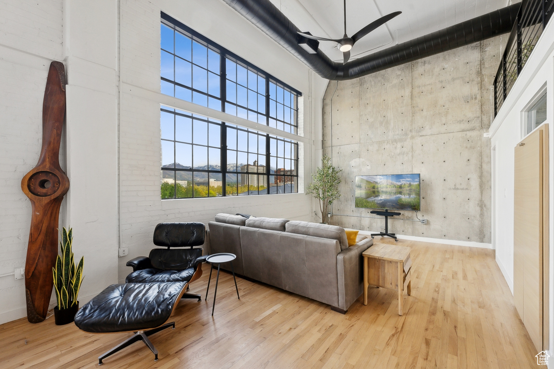 BROADWAY LOFTS - Residential