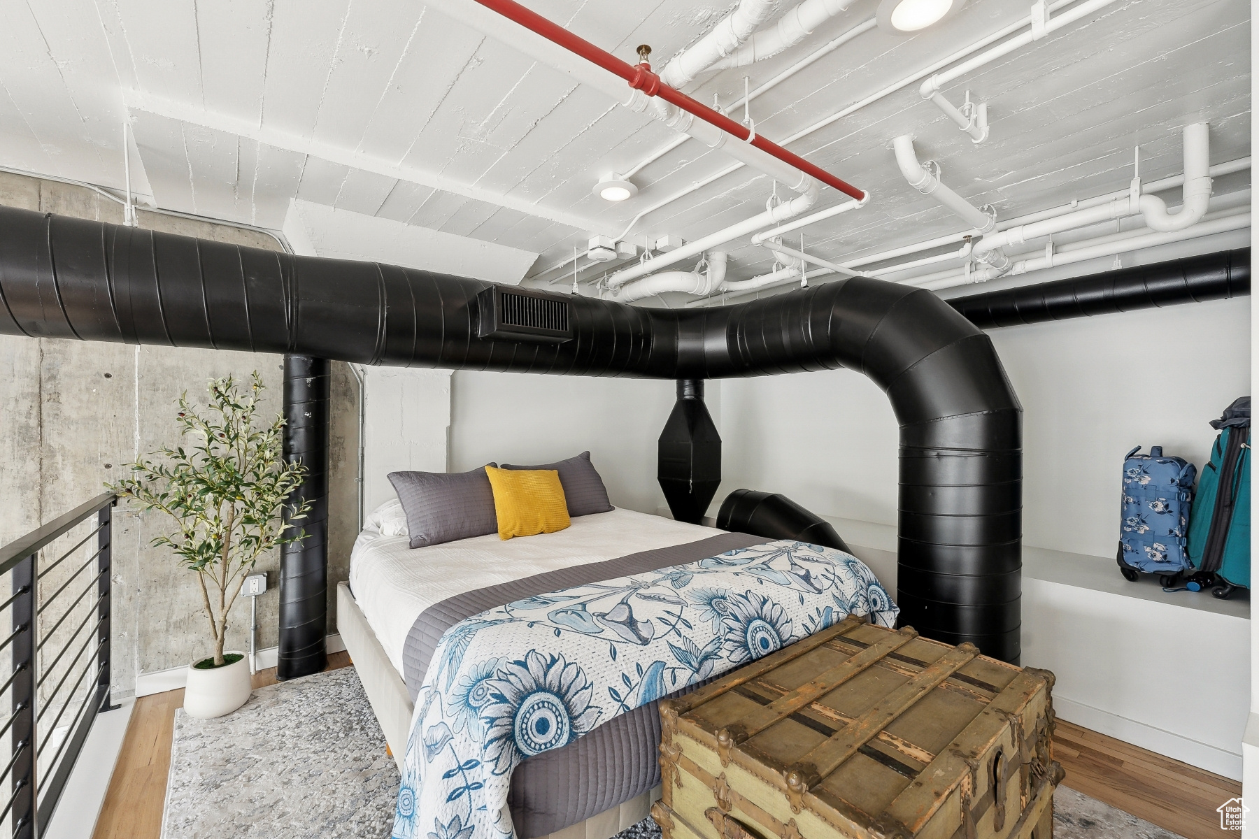 BROADWAY LOFTS - Residential
