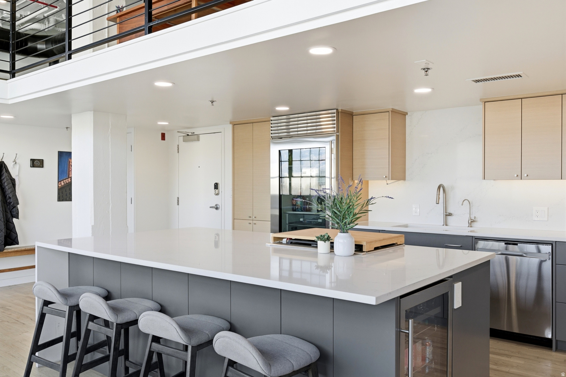 BROADWAY LOFTS - Residential