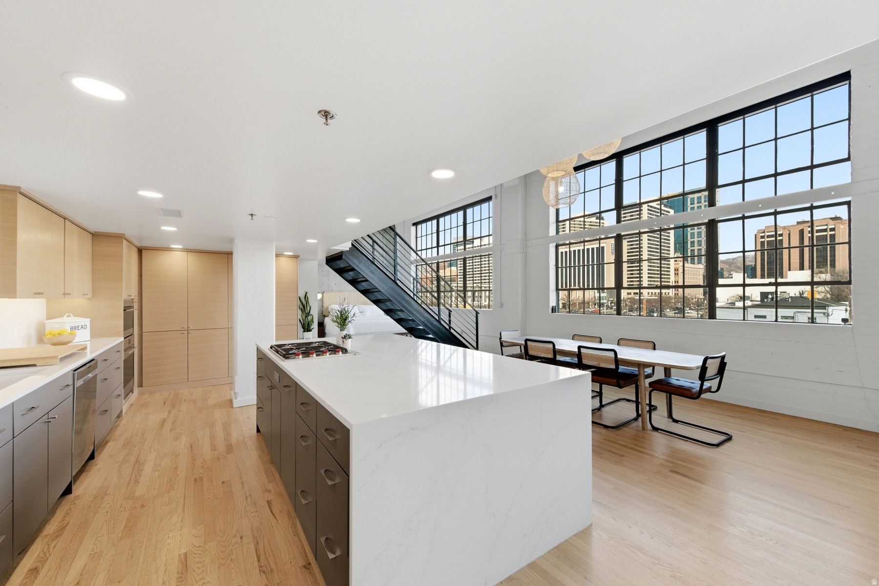 BROADWAY LOFTS - Residential