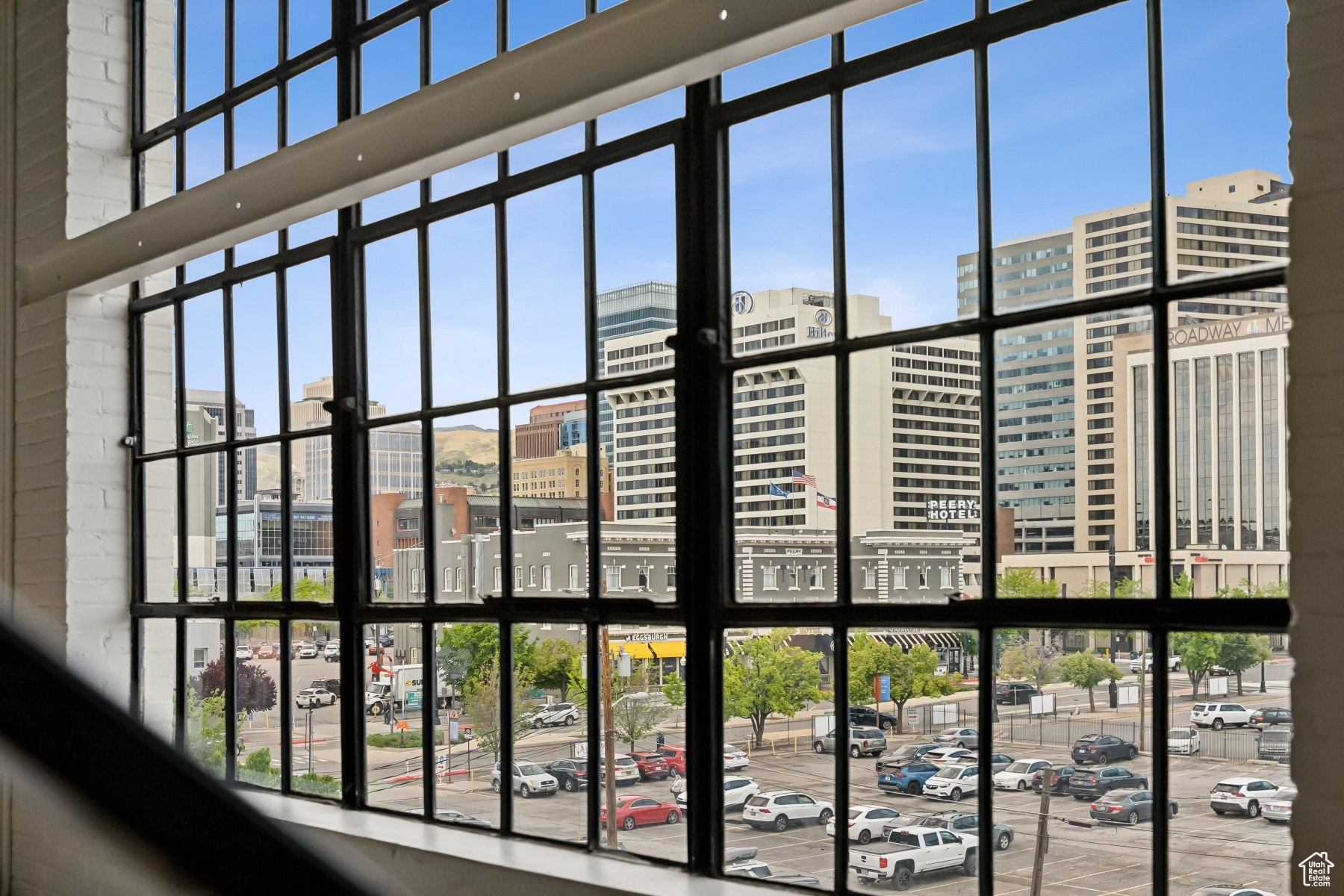 BROADWAY LOFTS - Residential