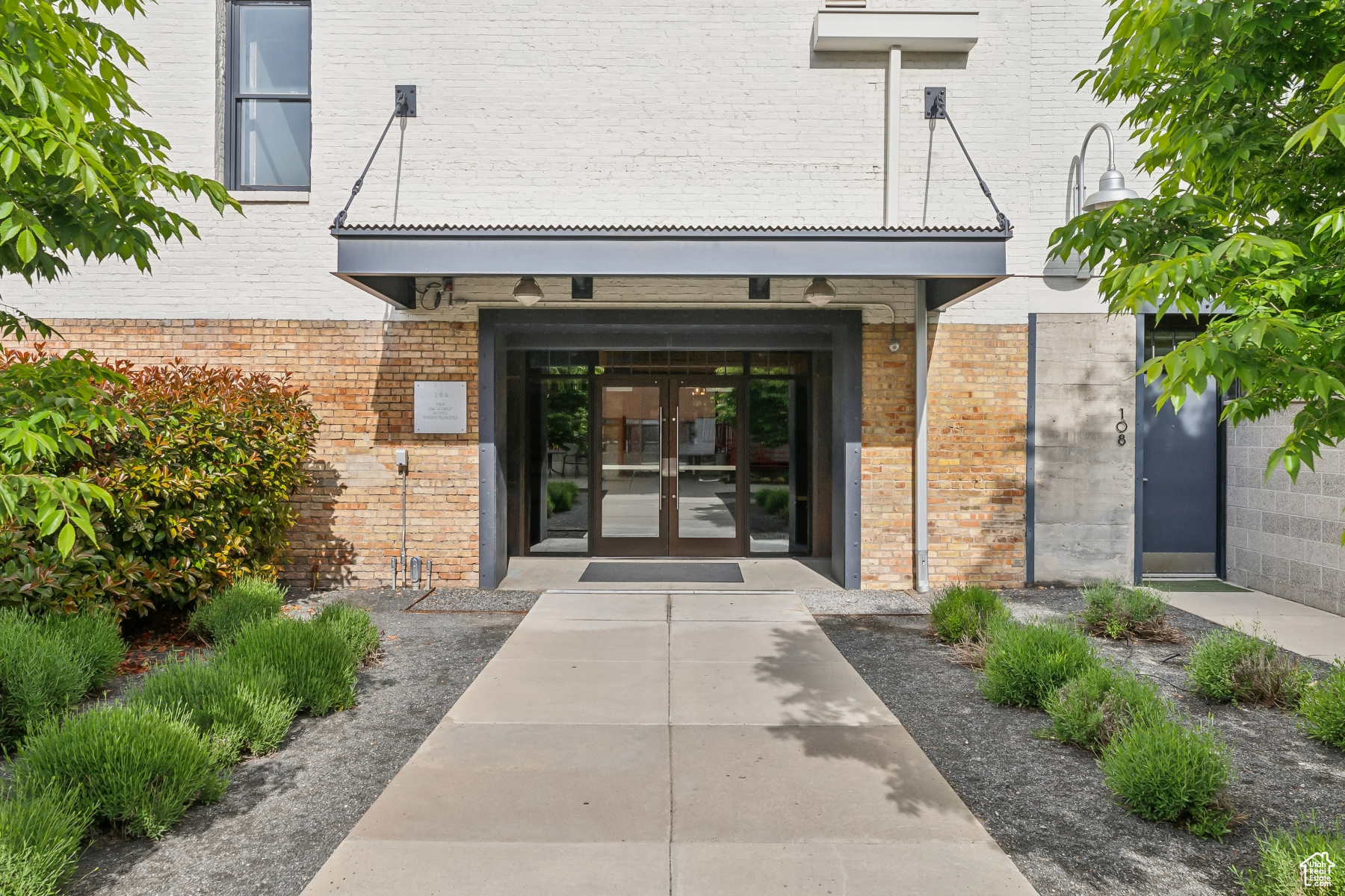 BROADWAY LOFTS - Residential