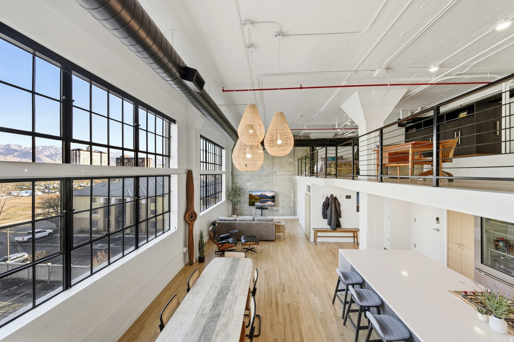 BROADWAY LOFTS - Residential