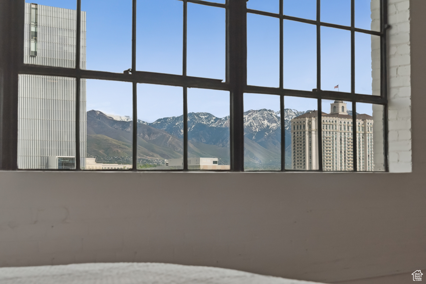 BROADWAY LOFTS - Residential