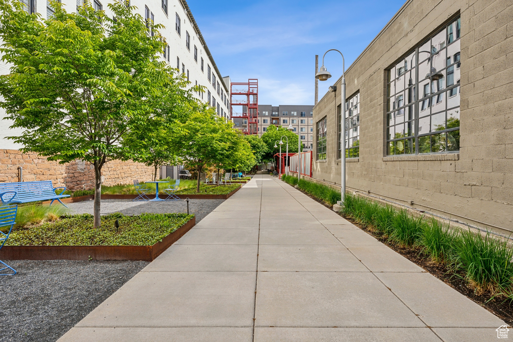 BROADWAY LOFTS - Residential