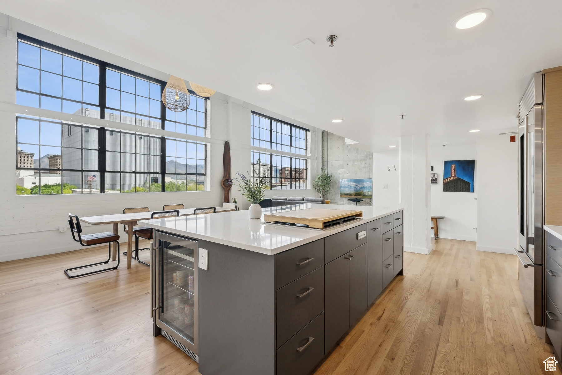 BROADWAY LOFTS - Residential