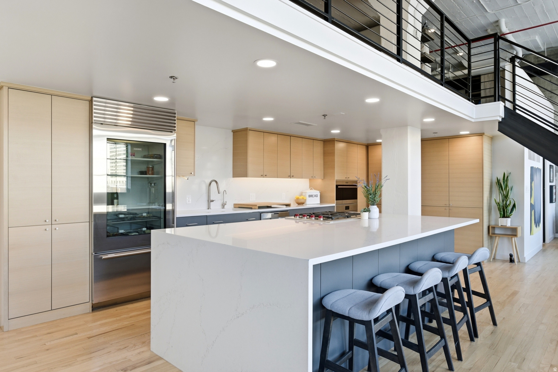 BROADWAY LOFTS - Residential