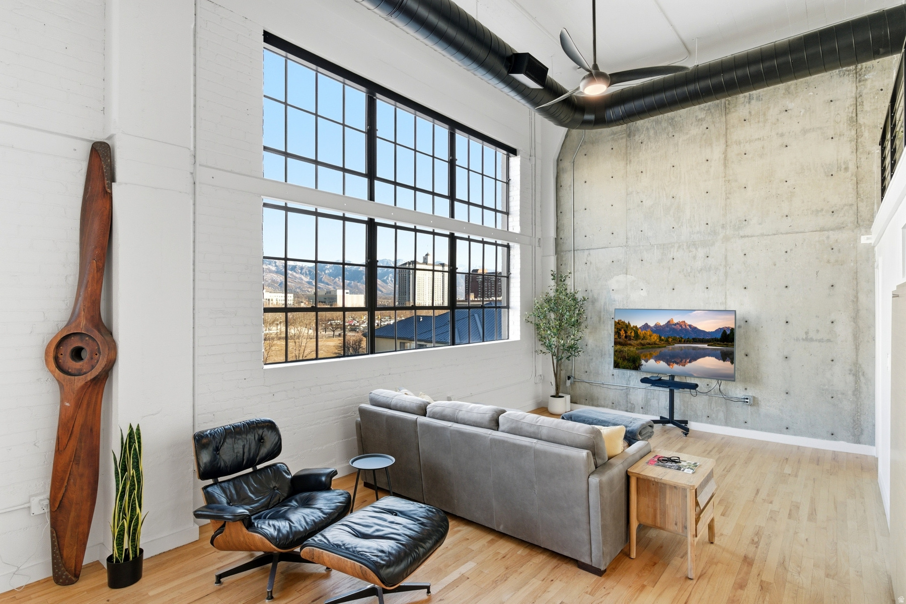 BROADWAY LOFTS - Residential