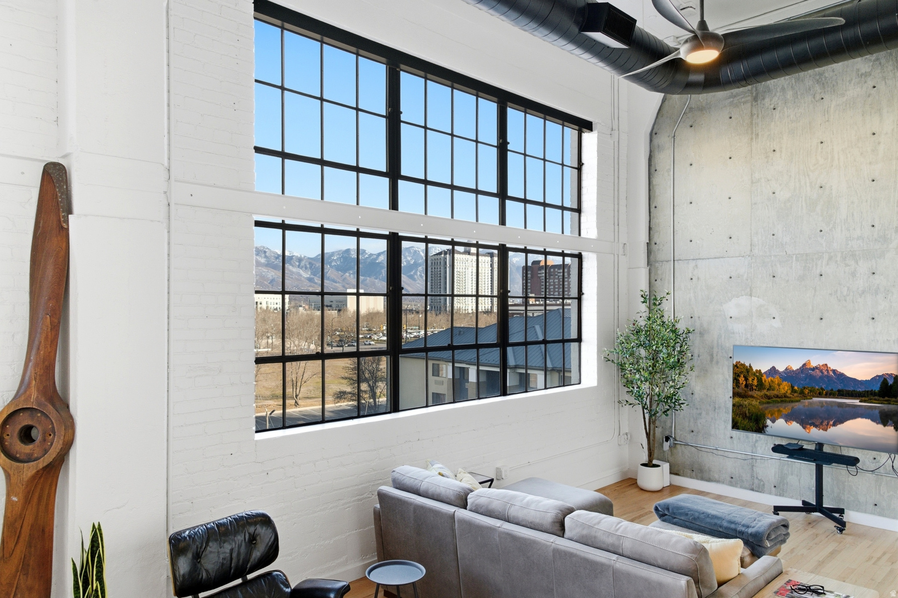 BROADWAY LOFTS - Residential