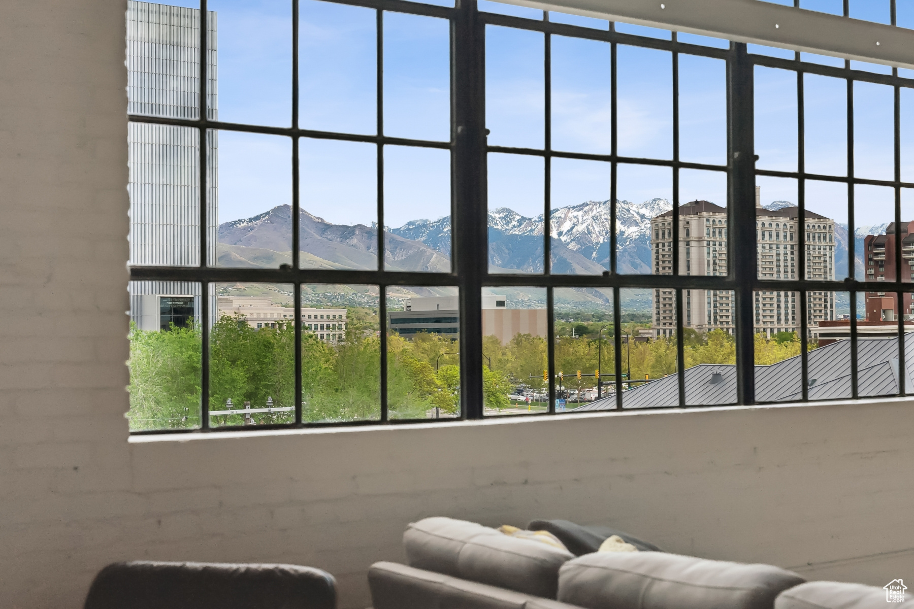 BROADWAY LOFTS - Residential