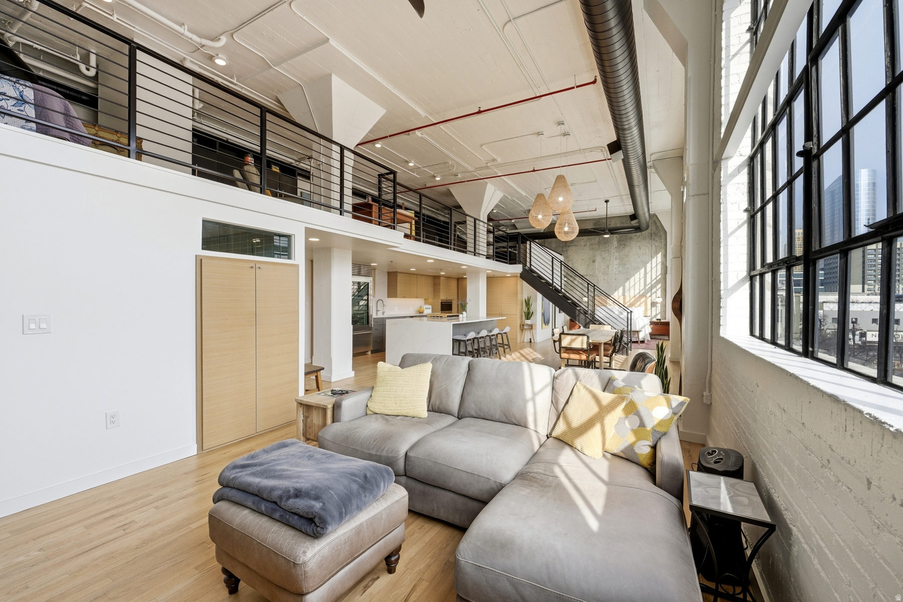BROADWAY LOFTS - Residential