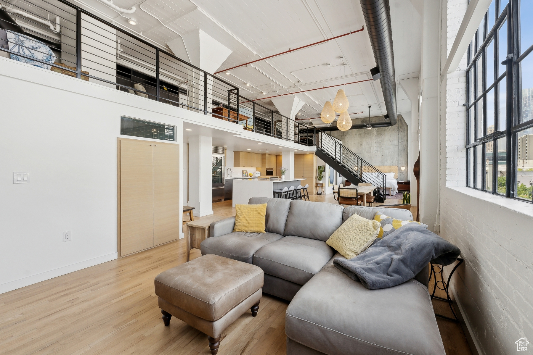 BROADWAY LOFTS - Residential