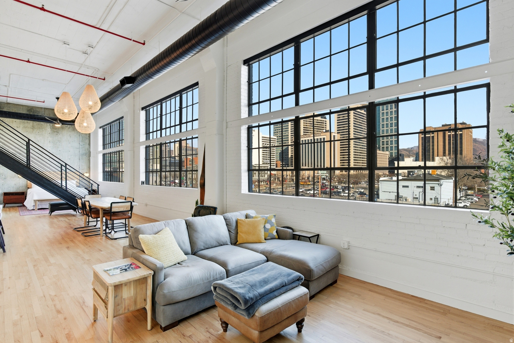 BROADWAY LOFTS - Residential