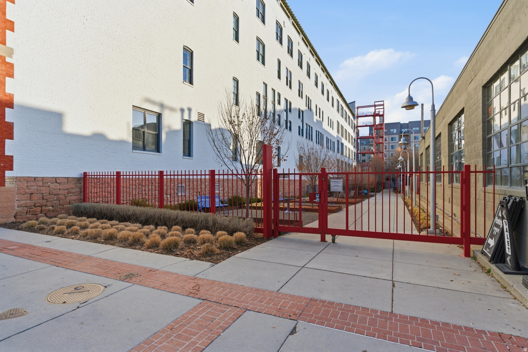 BROADWAY LOFTS - Residential