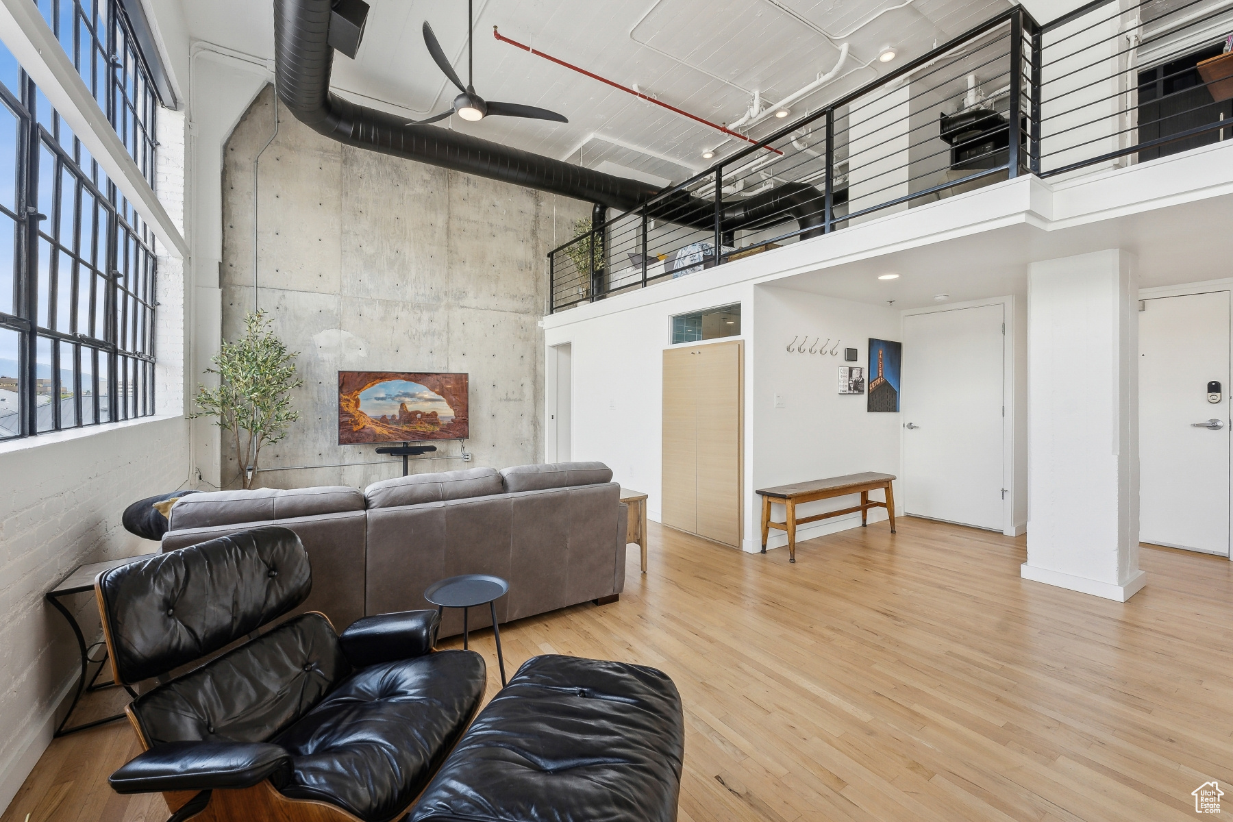 BROADWAY LOFTS - Residential