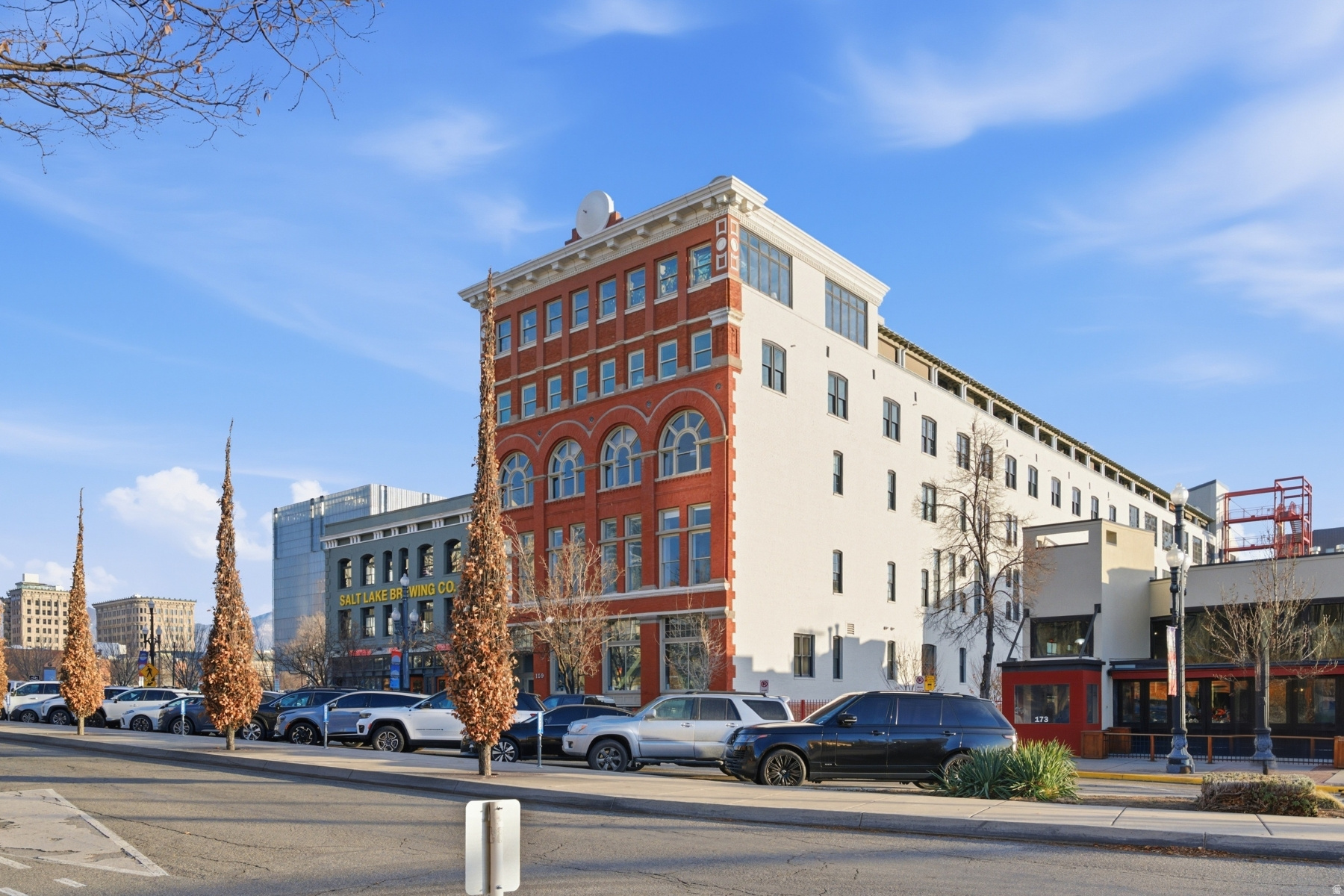 BROADWAY LOFTS - Residential