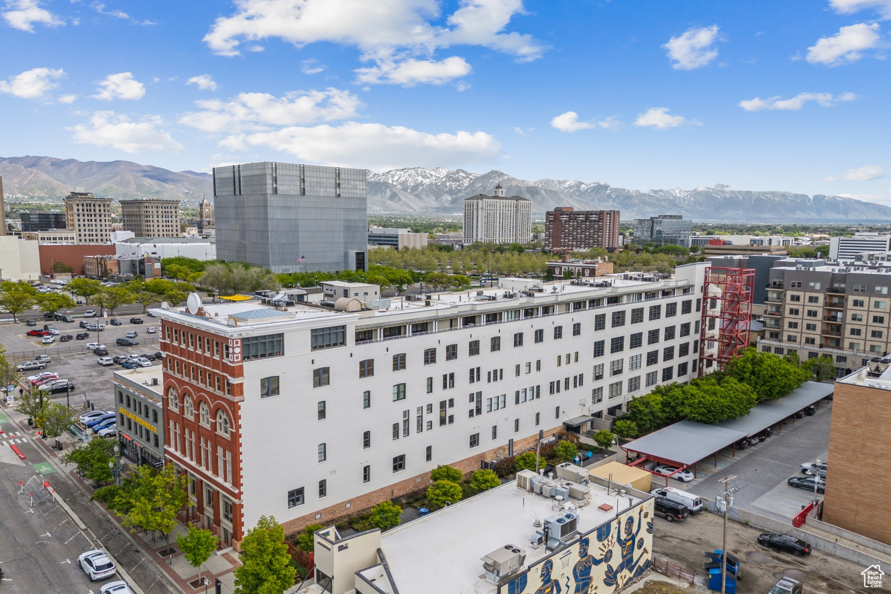BROADWAY LOFTS - Residential