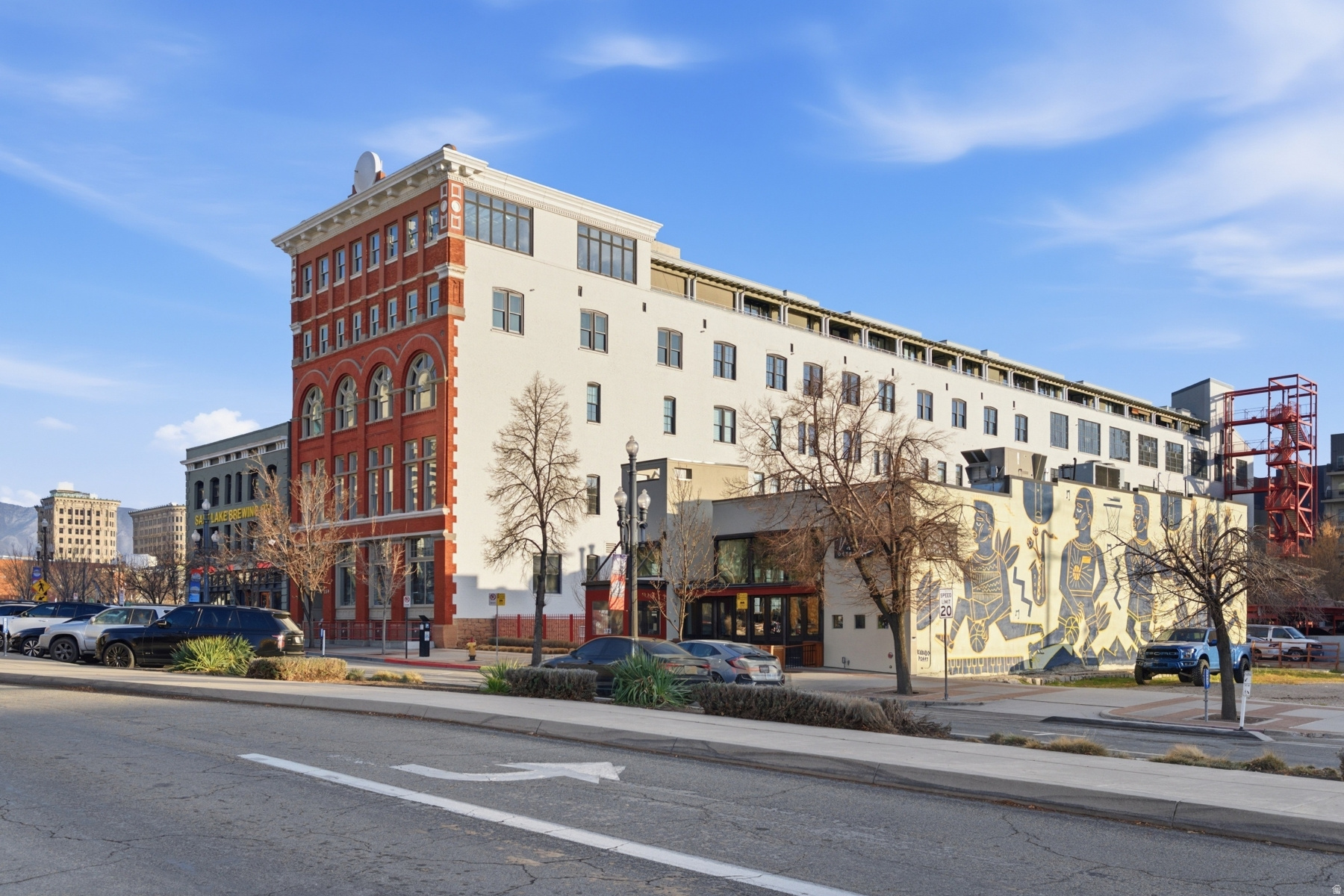 BROADWAY LOFTS - Residential