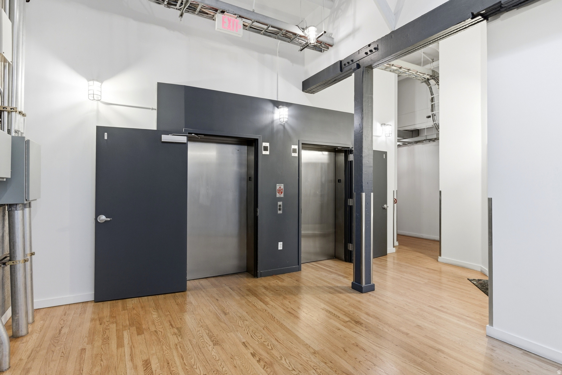 BROADWAY LOFTS - Residential