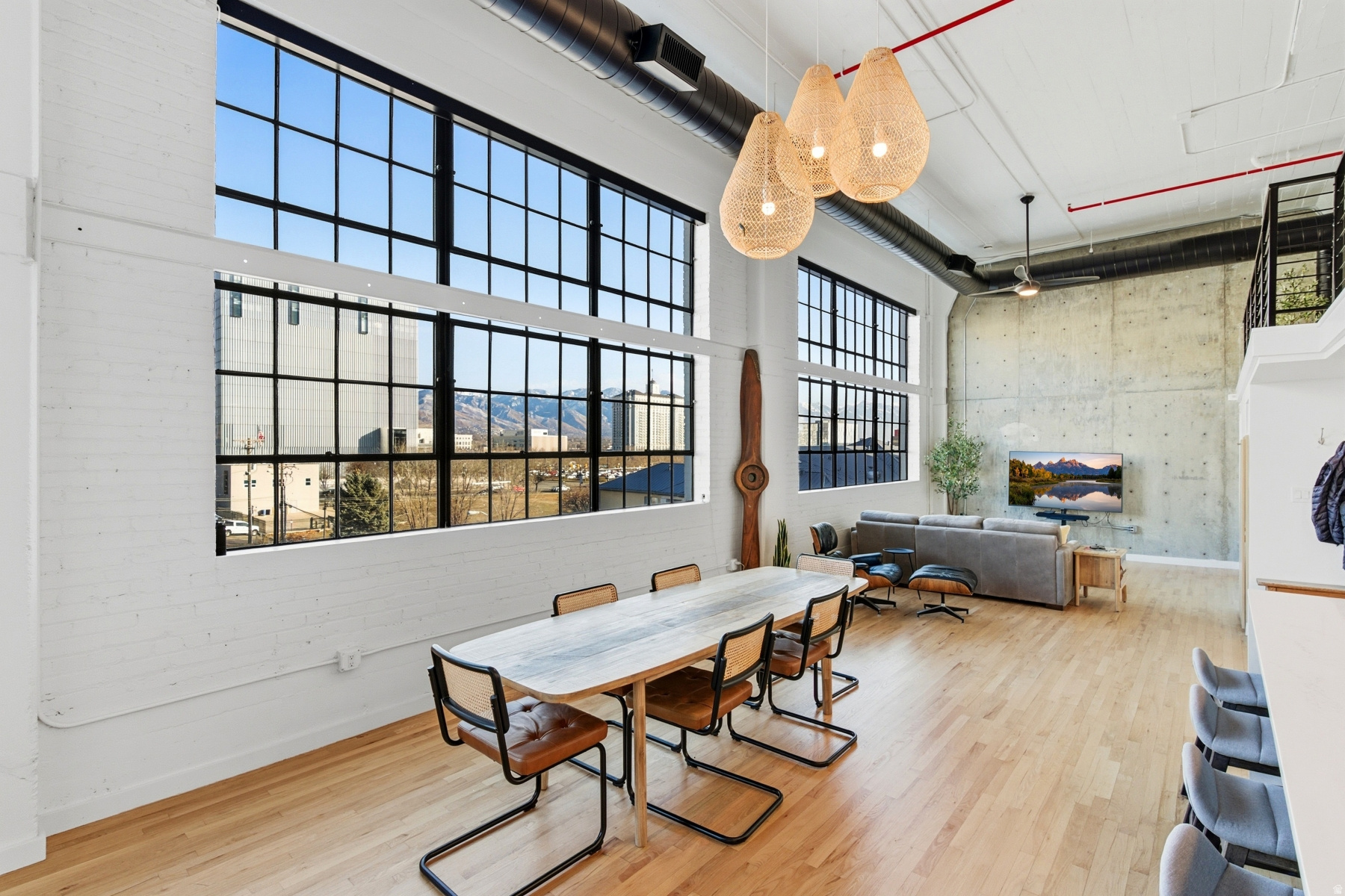 BROADWAY LOFTS - Residential