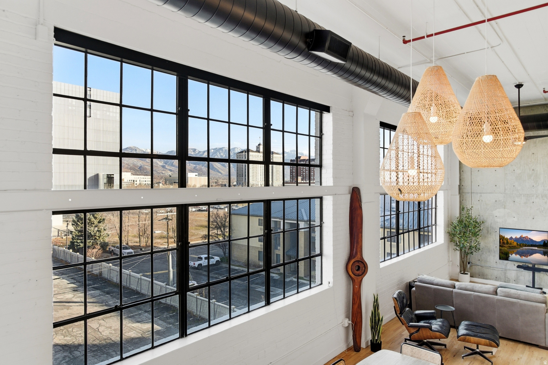 BROADWAY LOFTS - Residential