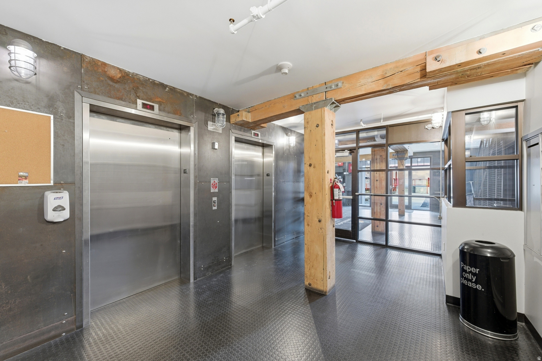 BROADWAY LOFTS - Residential