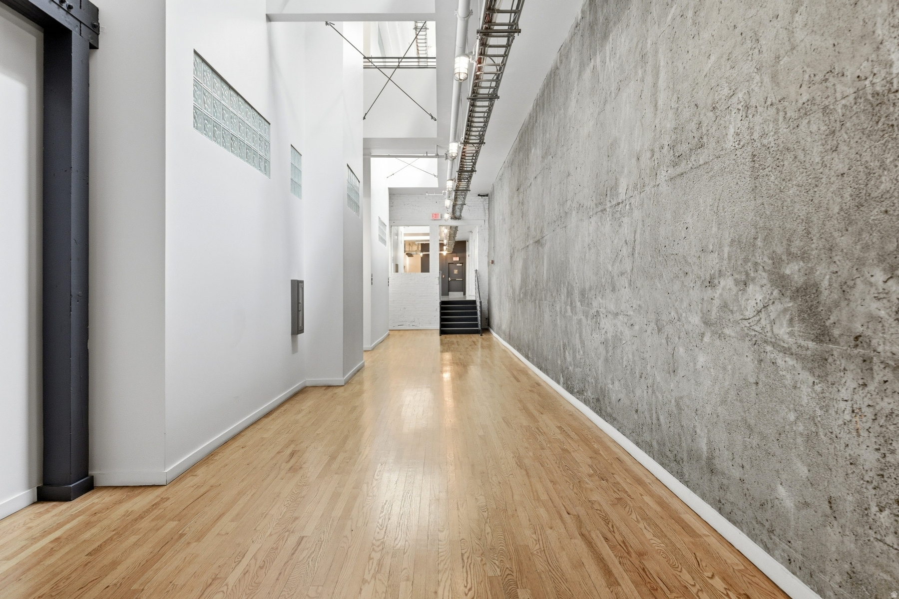 BROADWAY LOFTS - Residential