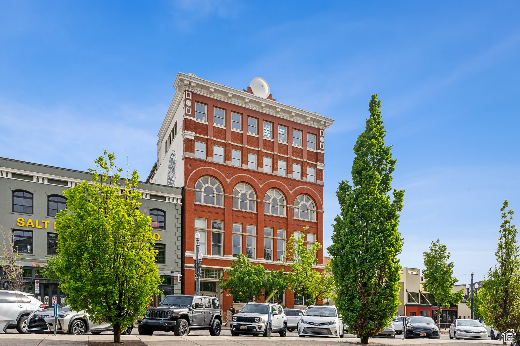 BROADWAY LOFTS - Residential
