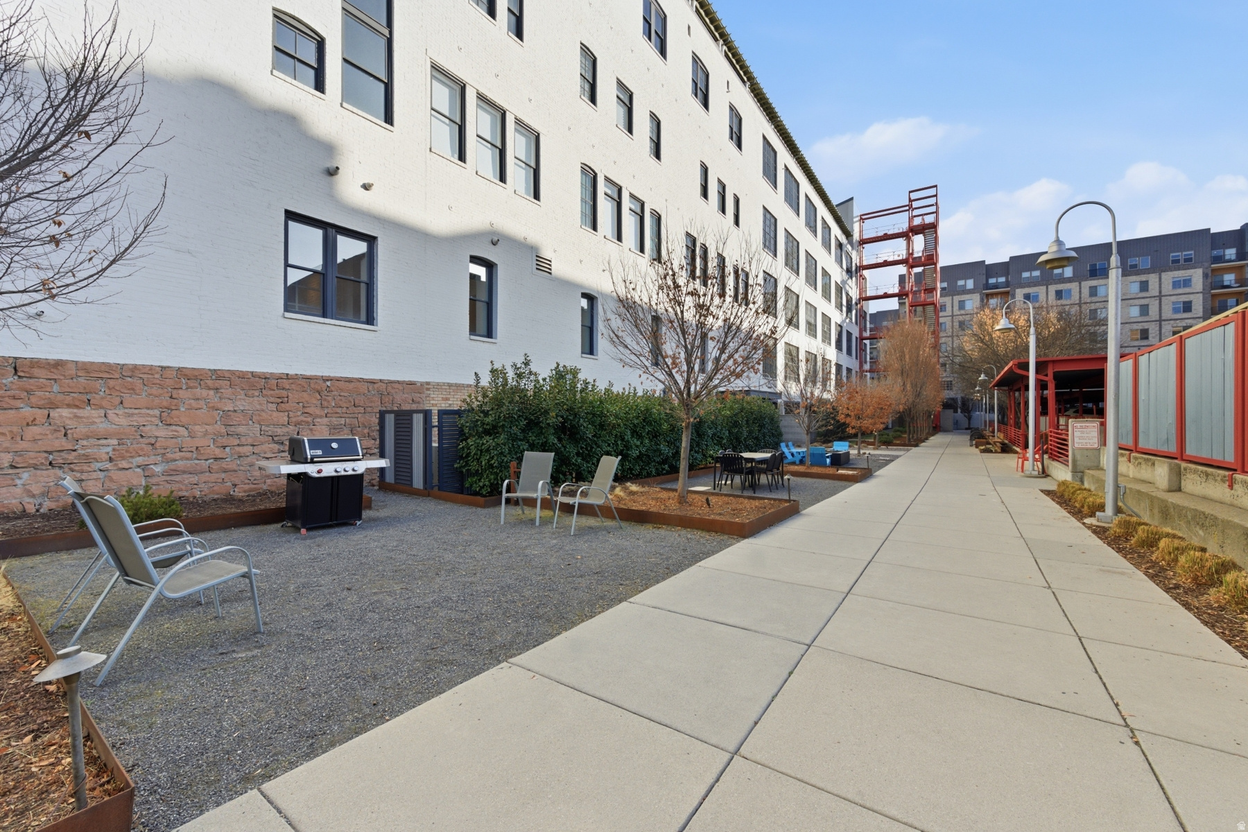 BROADWAY LOFTS - Residential
