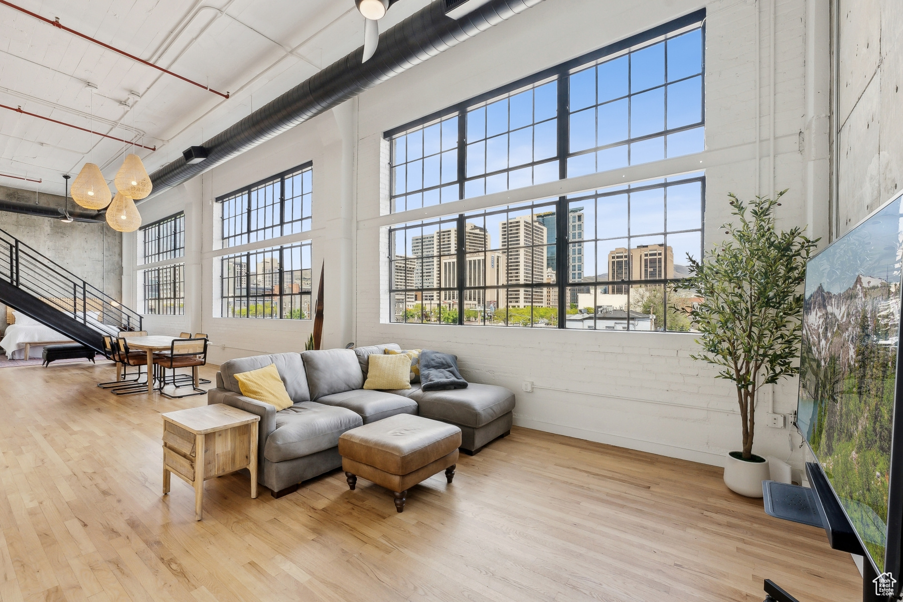 BROADWAY LOFTS - Residential