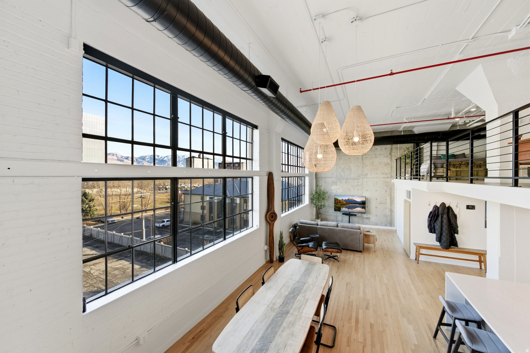 BROADWAY LOFTS - Residential