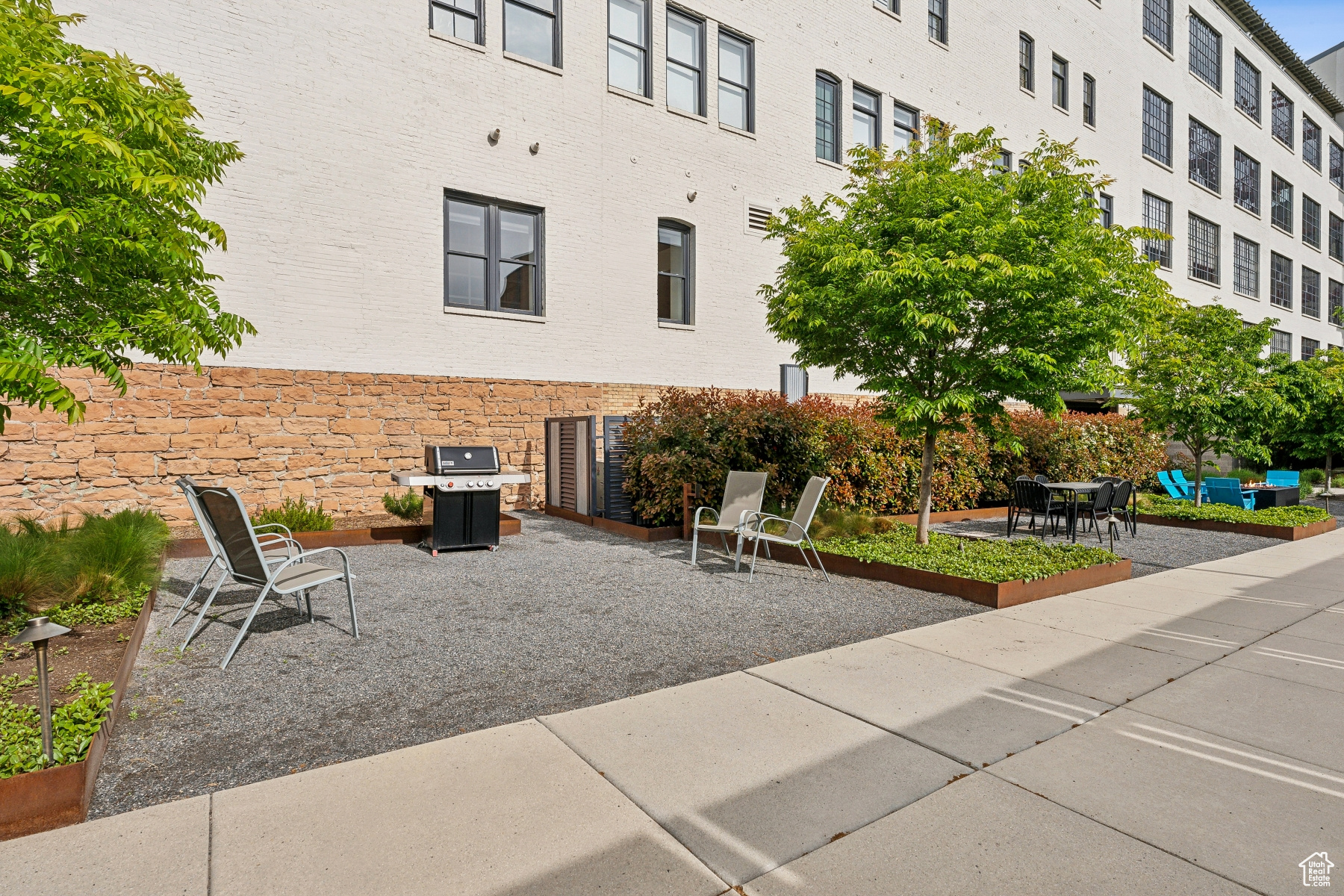 BROADWAY LOFTS - Residential