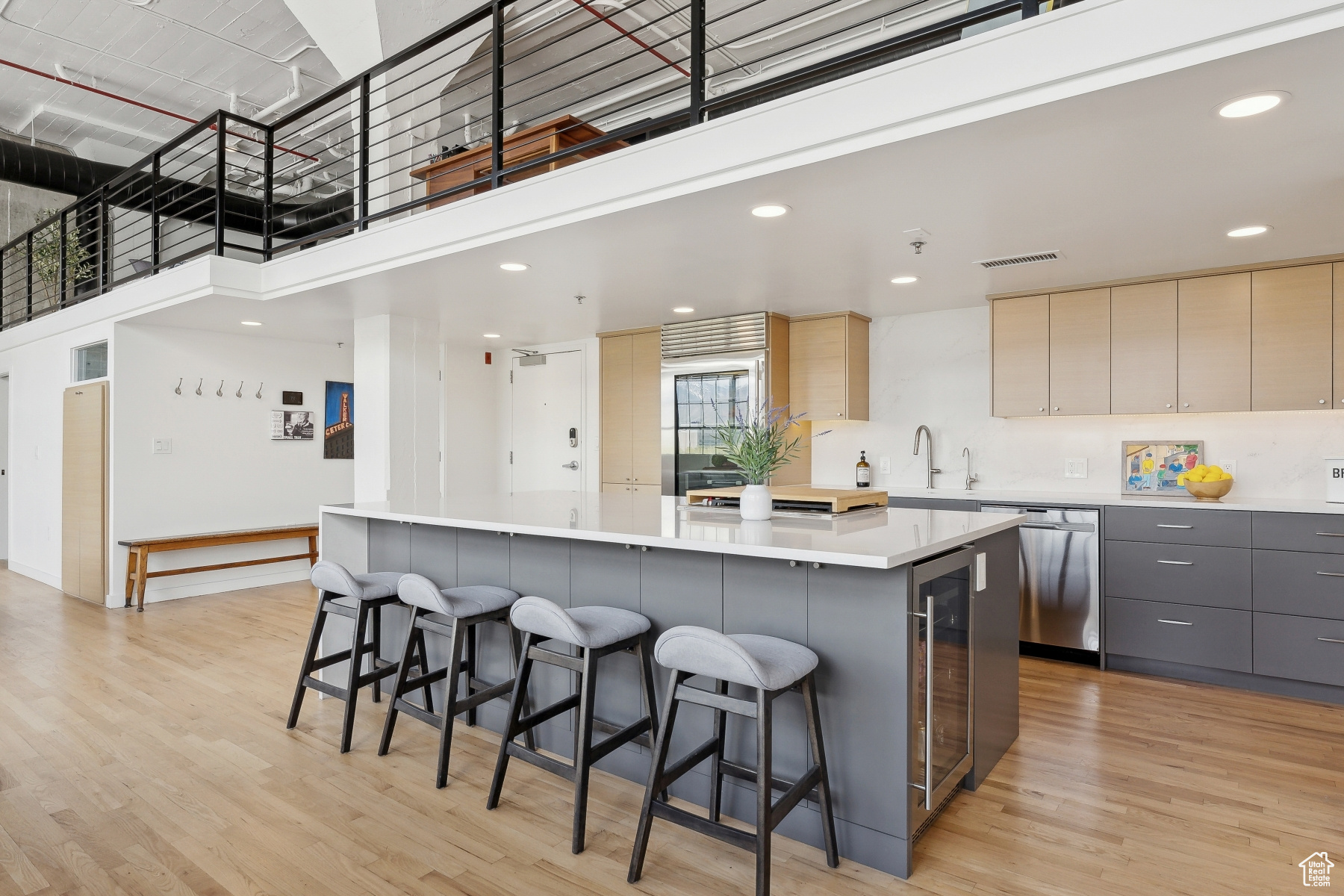 BROADWAY LOFTS - Residential