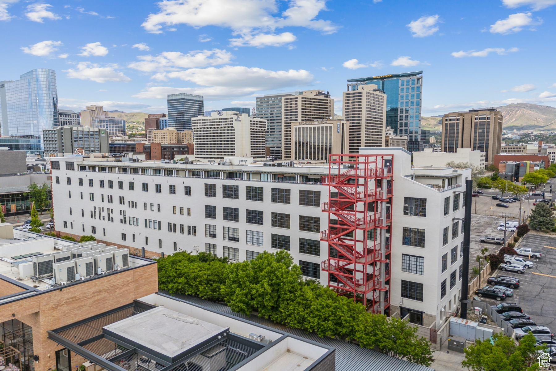 BROADWAY LOFTS - Residential