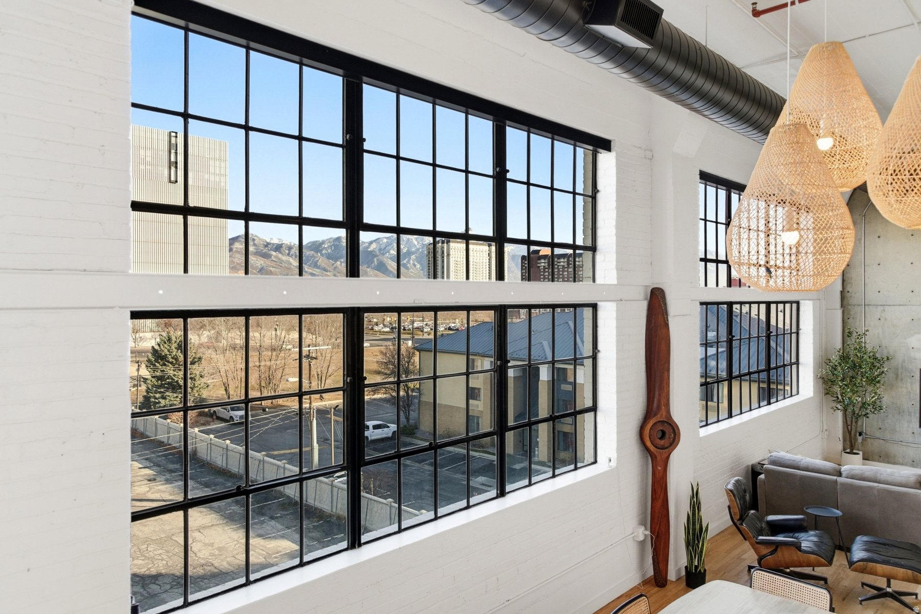 BROADWAY LOFTS - Residential