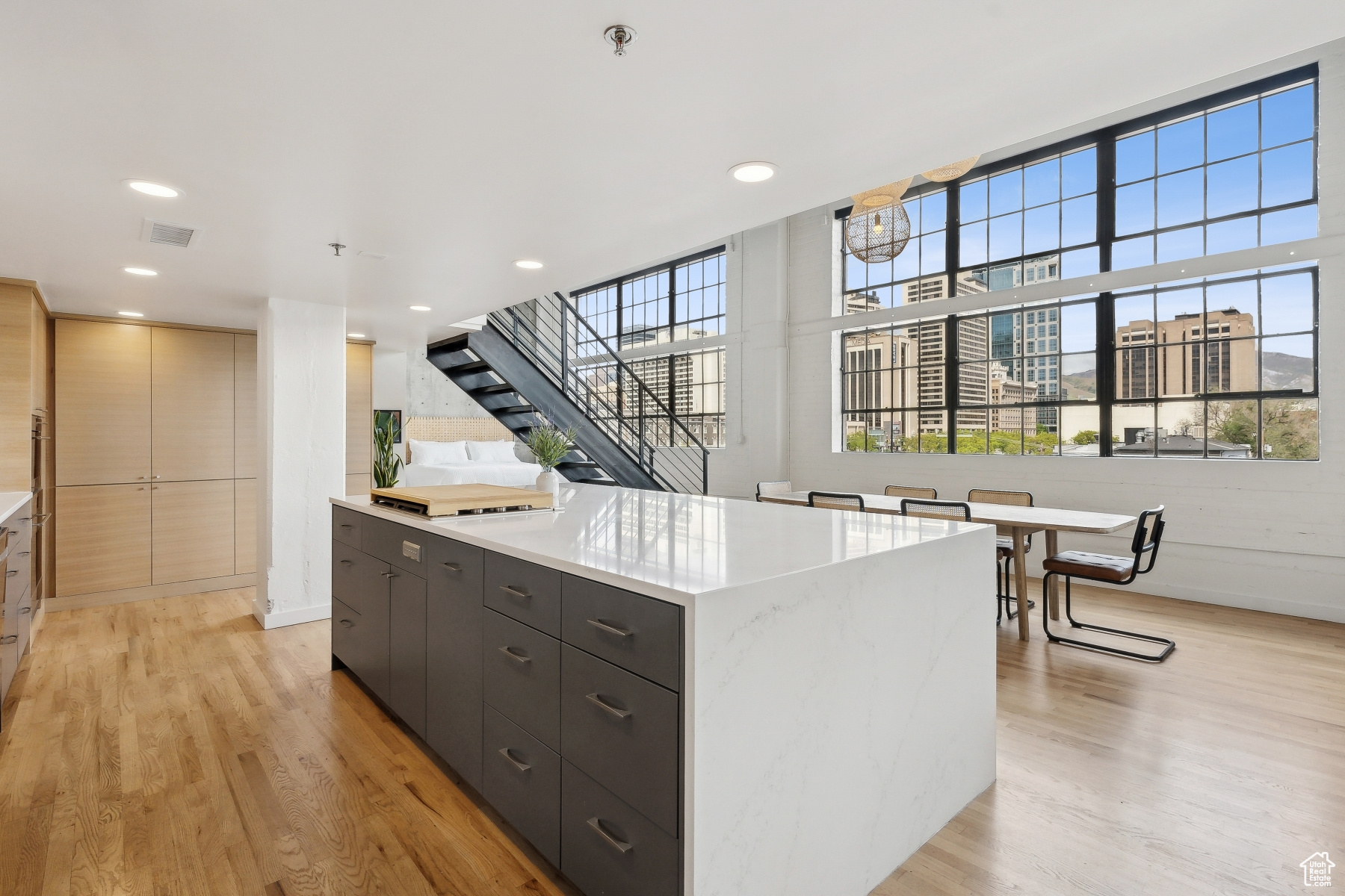 BROADWAY LOFTS - Residential