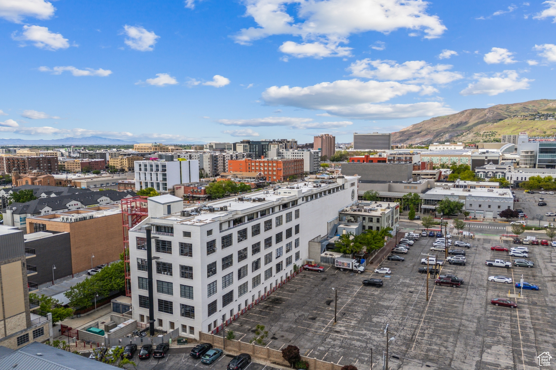 BROADWAY LOFTS - Residential