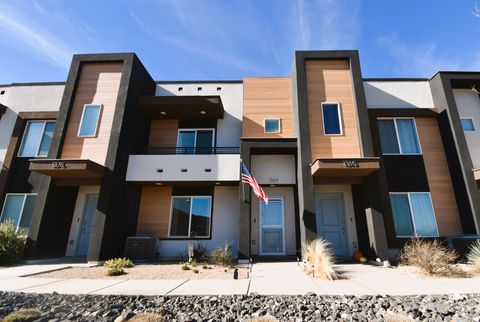 Photo of 1369 S POLE CREEK LN, Washington, UT 84780 (MLS # 2132109)