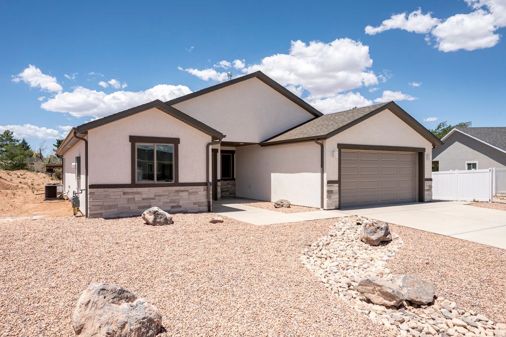 Photo of 3981 N HAWKS LANDING LOOP #26, Enoch, UT 84721 (MLS # 2172385)