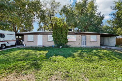 Photo of 4617 W 3650 S, West Valley City, UT 84120 (MLS # 2118586) Photo of 4617 W 3650 S, West Valley City, UT 84120 (MLS # 2118586)