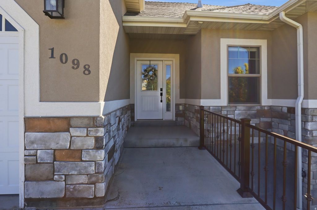 Photo of 1098 N VALLEY VIEW DR, Tremonton, UT 84337 (MLS # 2164961)