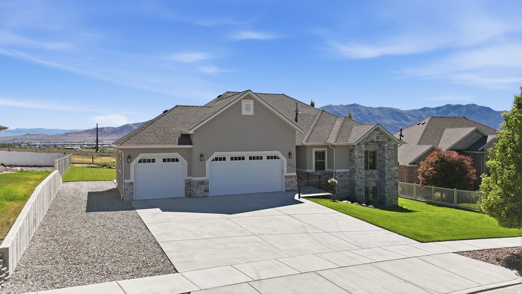 Photo of 1098 N VALLEY VIEW DR, Tremonton, UT 84337 (MLS # 2164961)