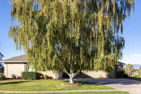 Tiny photo for 4340 S LYNNE LN, Holladay, UT 84124 (MLS # 2110993)