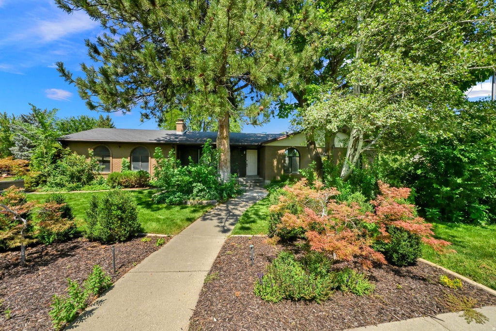Photo of 1433 E ESTRELLITA DR, Sandy, UT 84093 (MLS # 2177195)